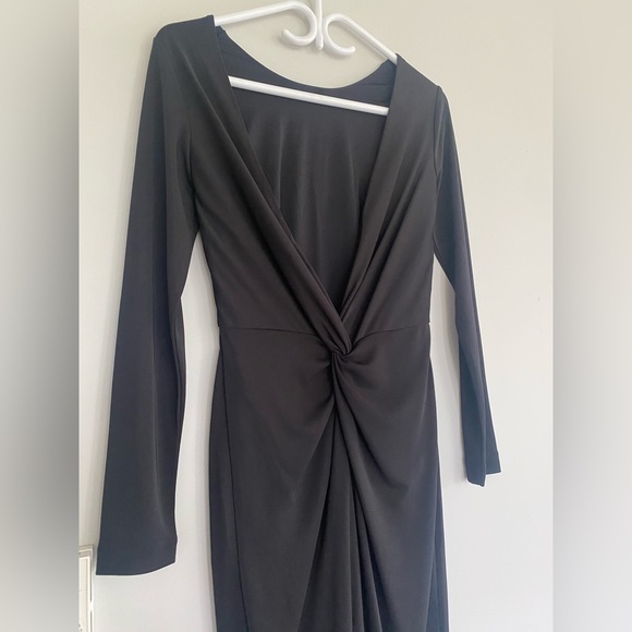 Deep V black dress with twist at waist - Picture 3 of 5